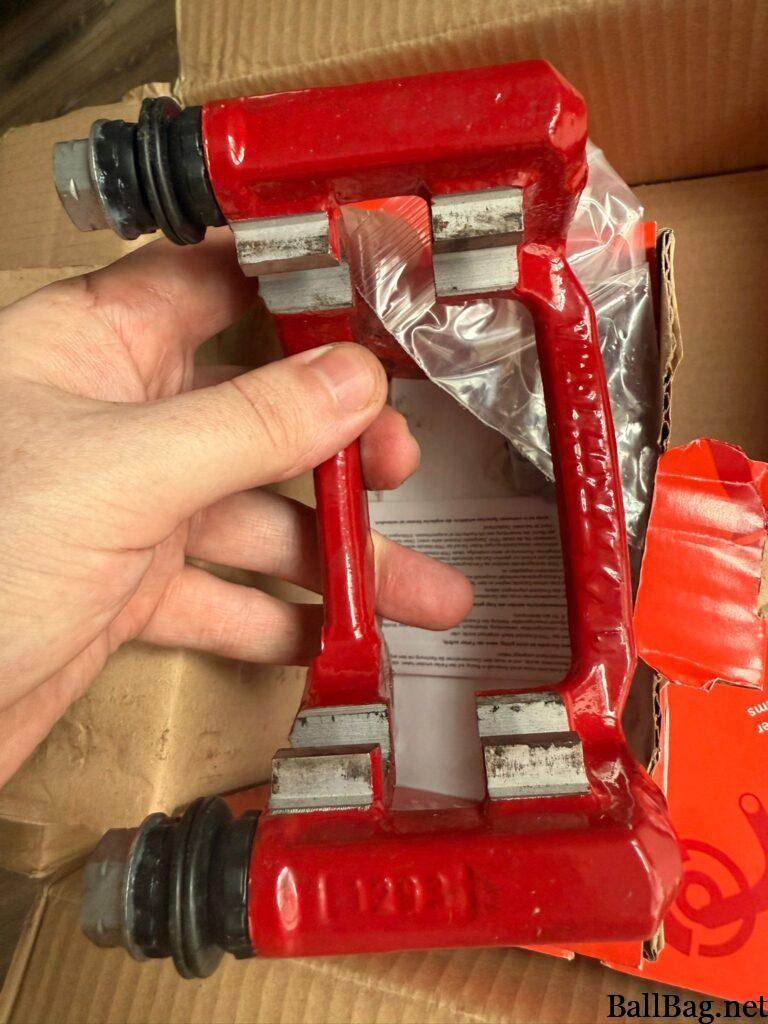 BDA949 carrier bracket - mounting detail